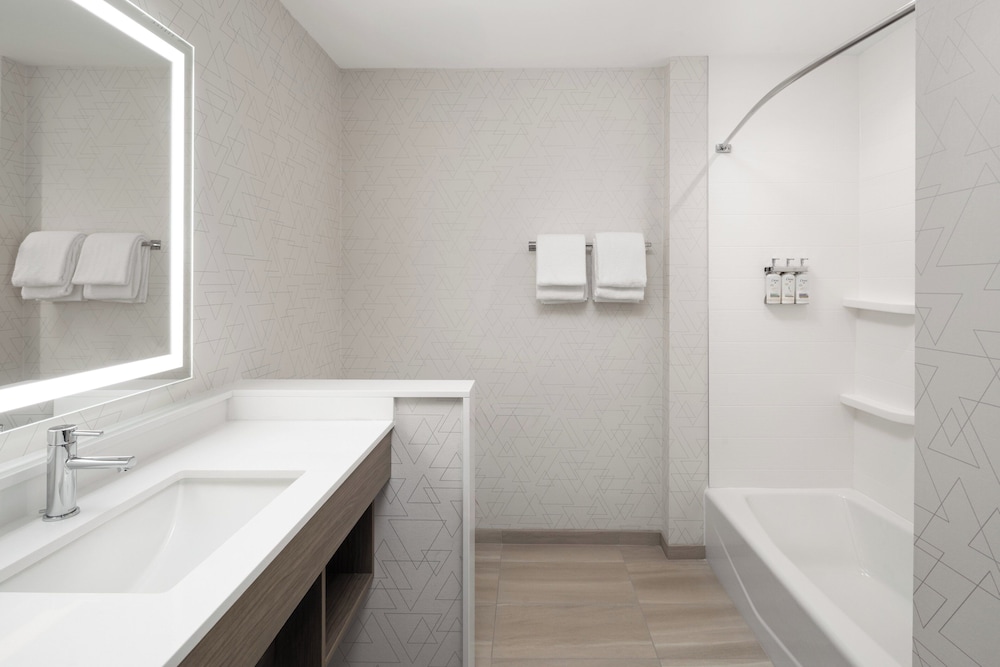 holiday inn express and suites anchorage midtown by ihg