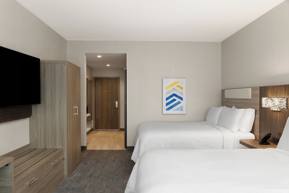 holiday inn express and suites anchorage midtown by ihg