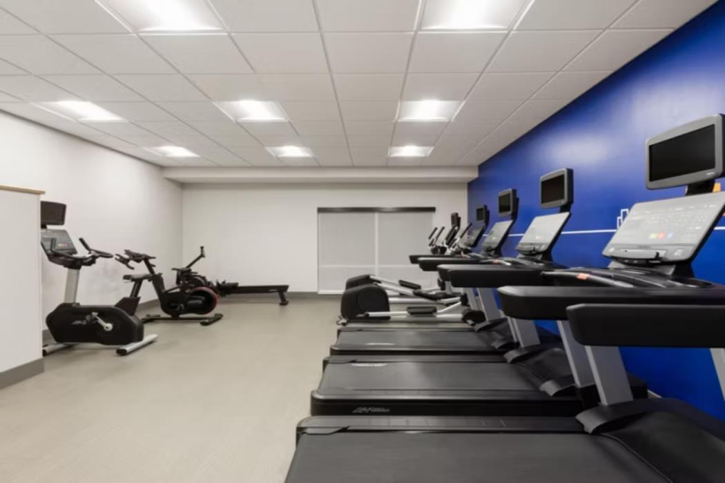 holiday inn express and suites anchorage midtown by ihg