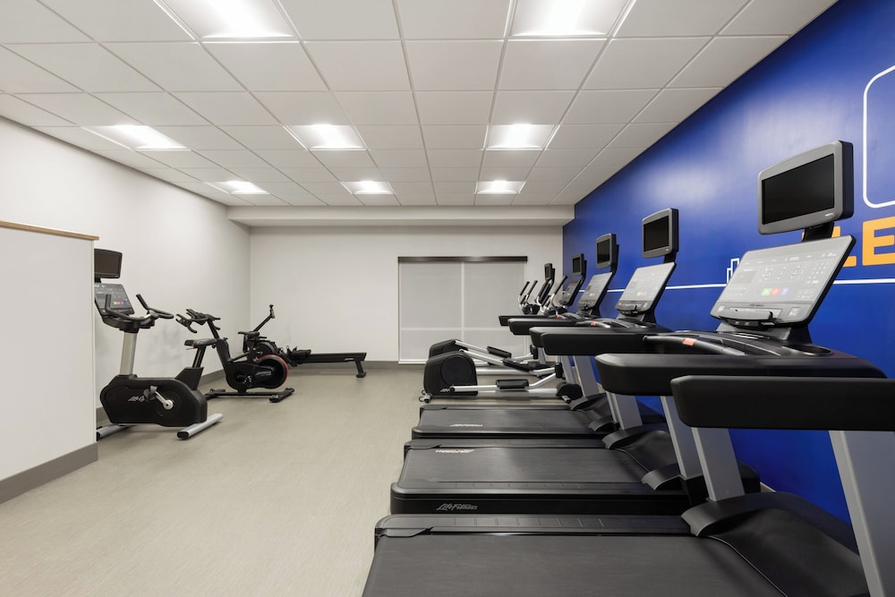 holiday inn express and suites anchorage midtown by ihg