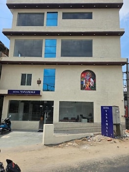 hotel vanamali