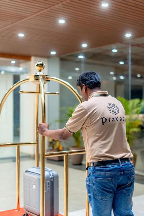 pravasa hotel vijayapura