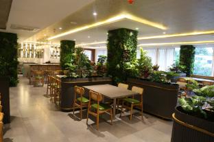 roots coastal dine restaurant and lodging