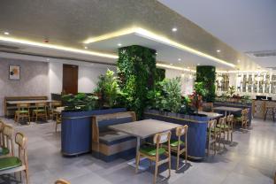 roots coastal dine restaurant and lodging