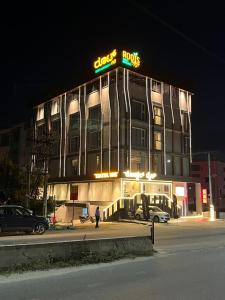 roots coastal dine restaurant and lodging