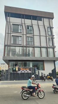 roots coastal dine restaurant and lodging