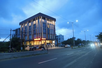 roots coastal dine restaurant and lodging