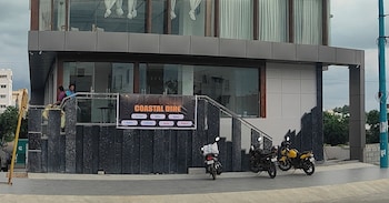 roots coastal dine restaurant and lodging