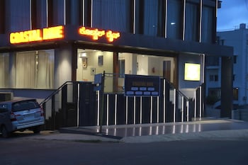 roots coastal dine restaurant and lodging