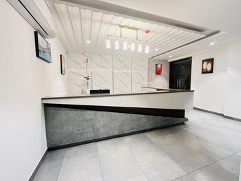 roots coastal dine restaurant and lodging