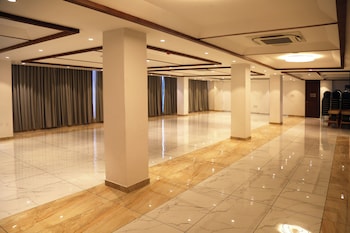 roots coastal dine restaurant and lodging