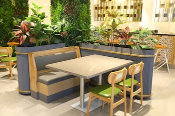 roots coastal dine restaurant and lodging