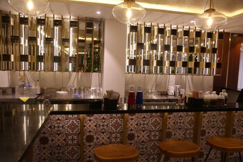 roots coastal dine restaurant and lodging