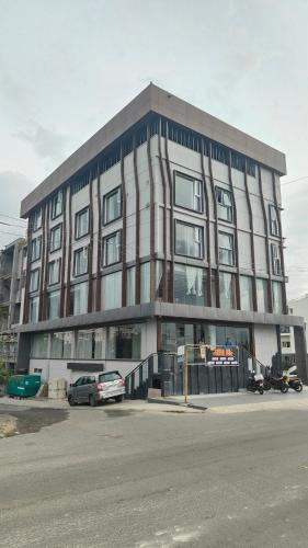 Roots  Coastal Dine Restaurant & Lodging,,3 star