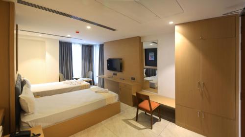 roots coastal dine restaurant and lodging