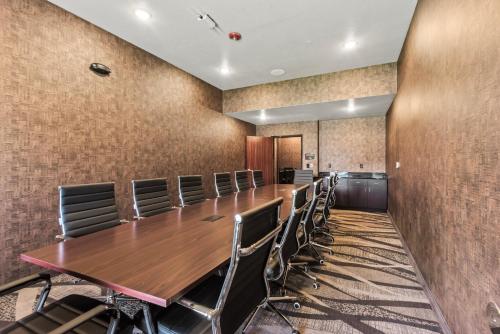 cobblestone hotel and suites waukesha