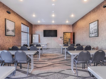 cobblestone hotel and suites waukesha