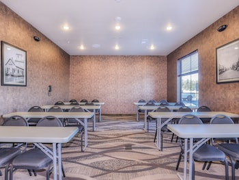 cobblestone hotel and suites waukesha