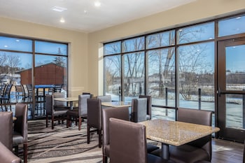 cobblestone hotel and suites waukesha