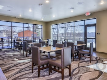 cobblestone hotel and suites waukesha