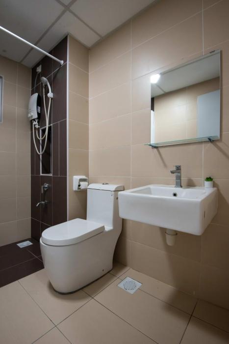 bright and modern 3br suite free parking