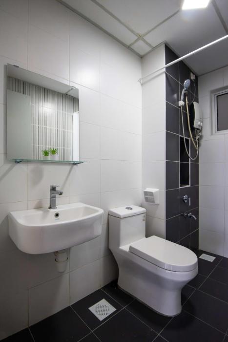 bright and modern 3br suite free parking