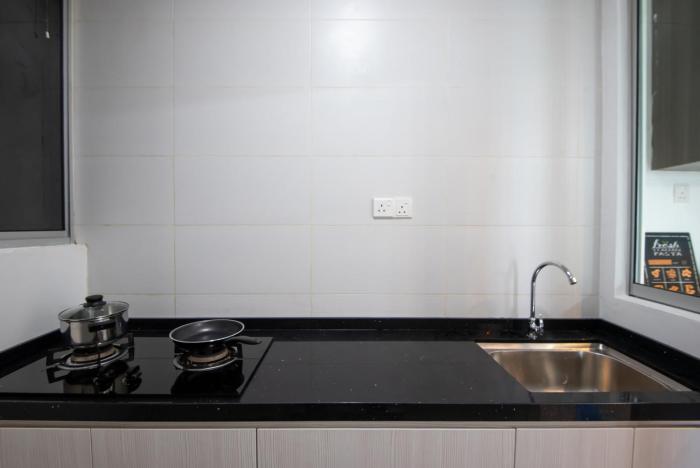 bright and modern 3br suite free parking