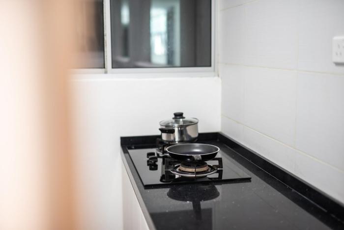 bright and modern 3br suite free parking