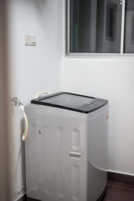 bright and modern 3br suite free parking