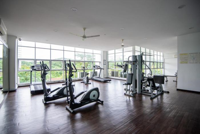 bright and modern 3br suite free parking