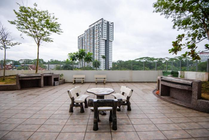 bright and modern 3br suite free parking