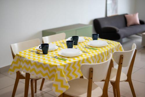 bright and modern 3br suite free parking