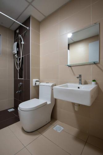 bright and modern 3br suite free parking