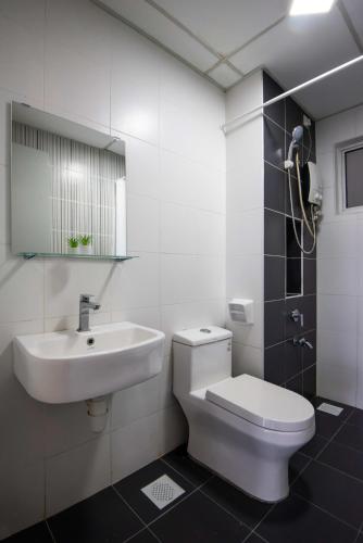 bright and modern 3br suite free parking