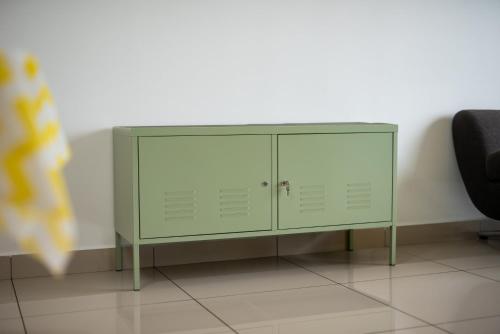 bright and modern 3br suite free parking