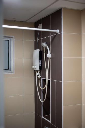 bright and modern 3br suite free parking
