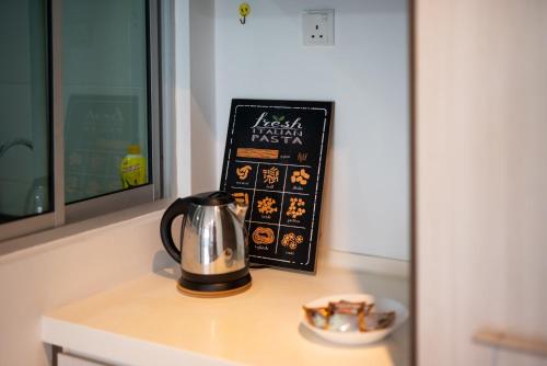 bright and modern 3br suite free parking