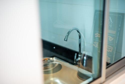 bright and modern 3br suite free parking