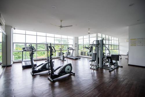 bright and modern 3br suite free parking