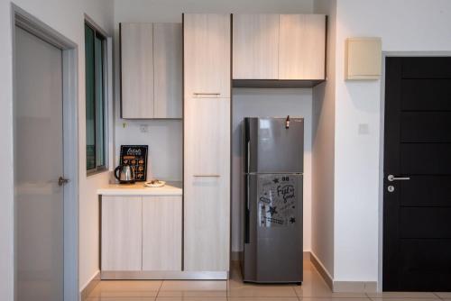 bright and modern 3br suite free parking