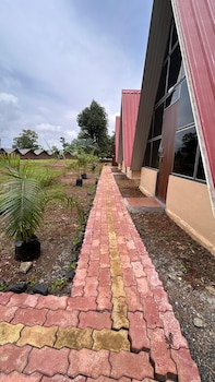 huts and hunters resort saputara