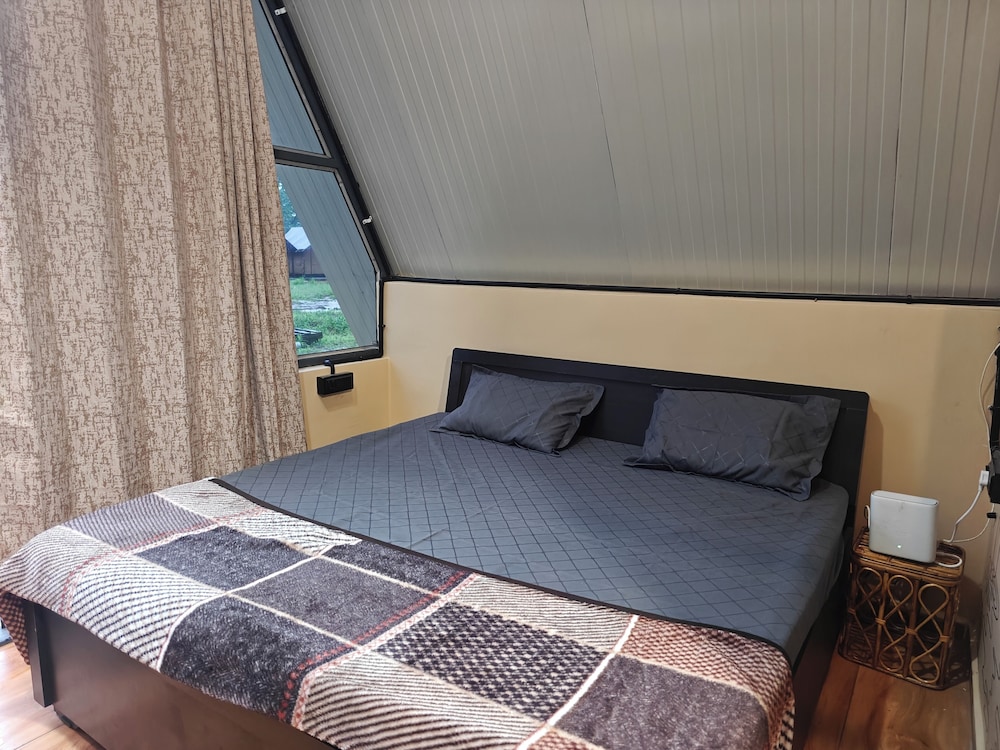 huts and hunters resort saputara