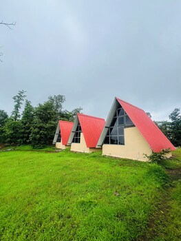 huts and hunters resort saputara