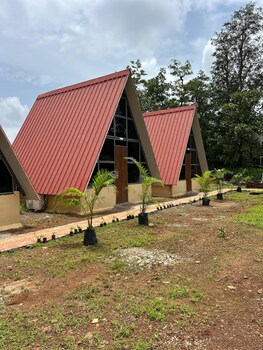huts and hunters resort saputara