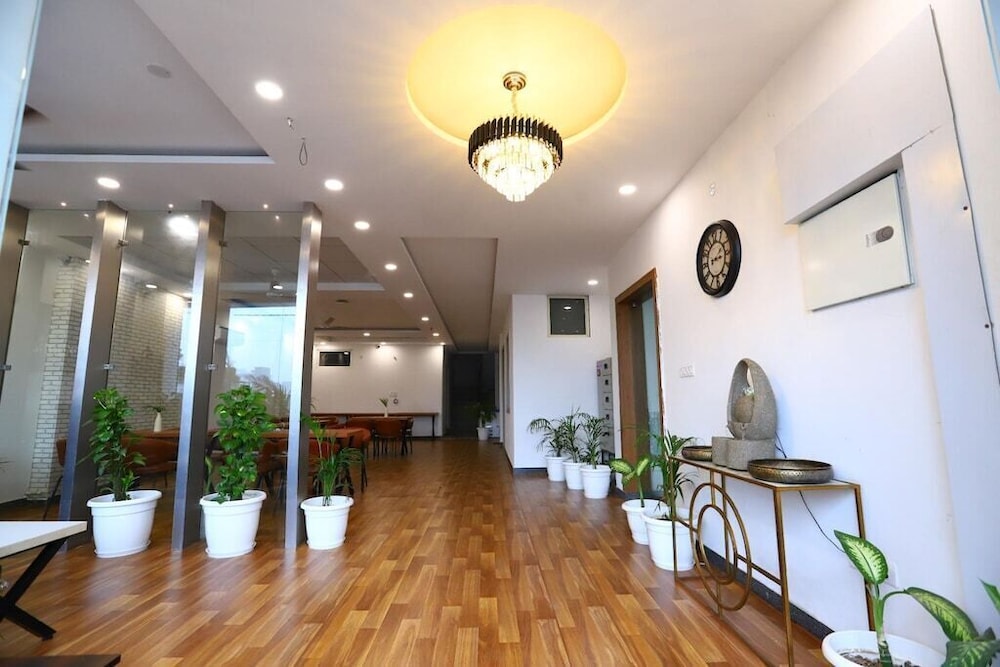 hotel the anvi residency sector 132