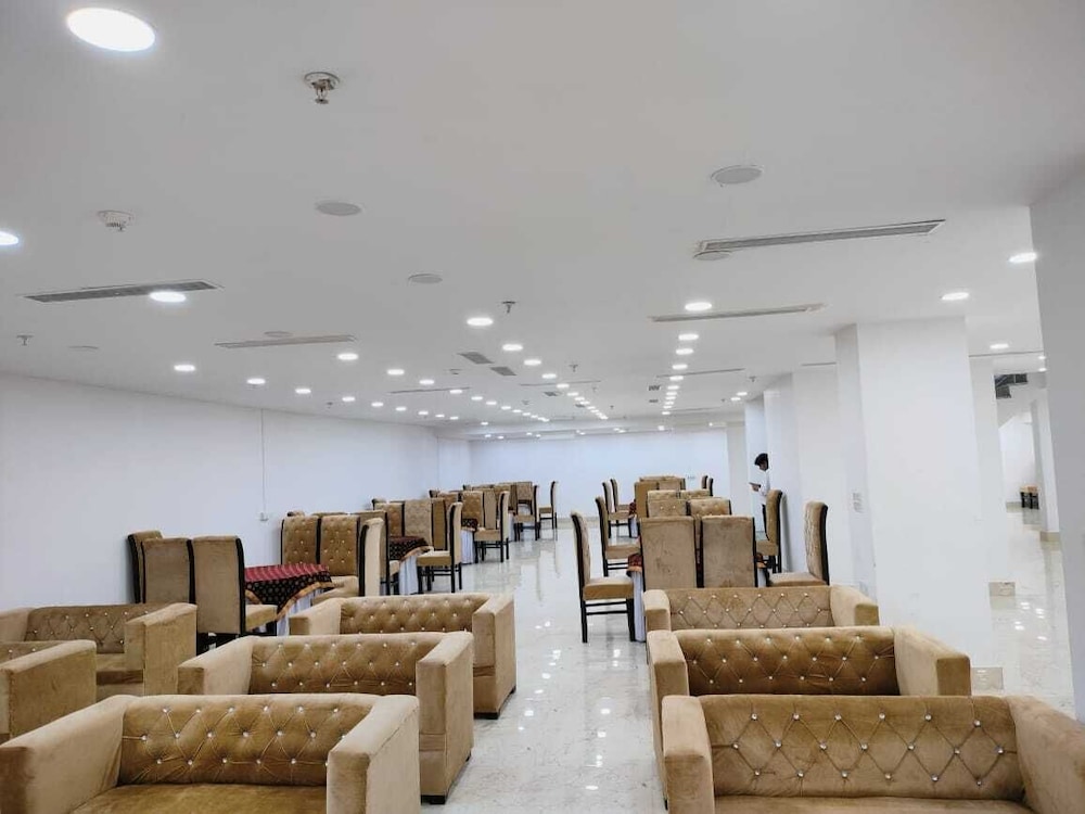 hotel the anvi residency sector 132