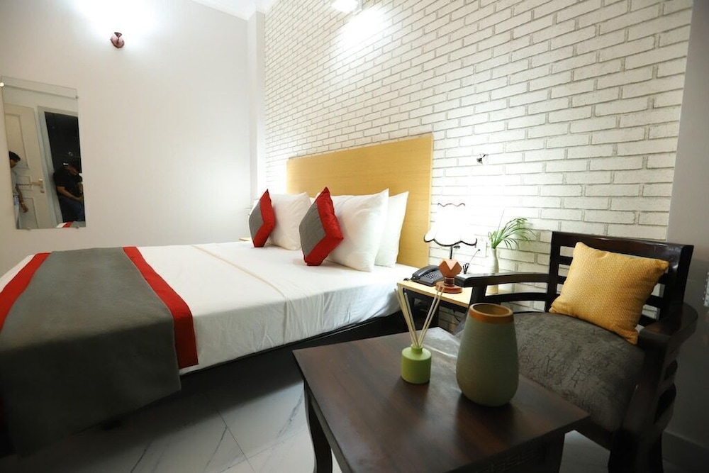 hotel the anvi residency sector 132
