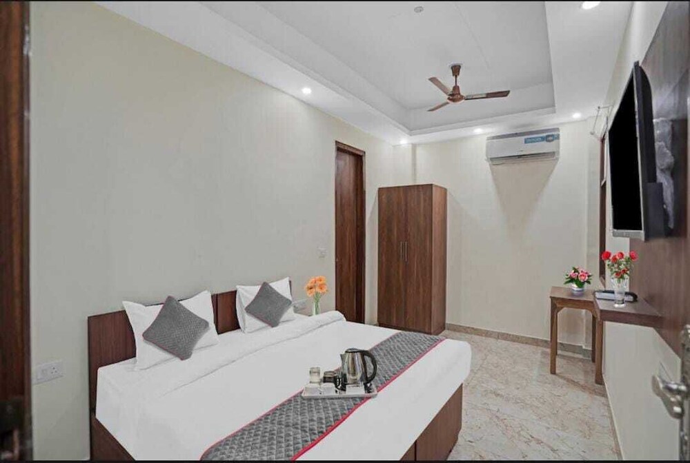 hotel the anvi residency sector 132