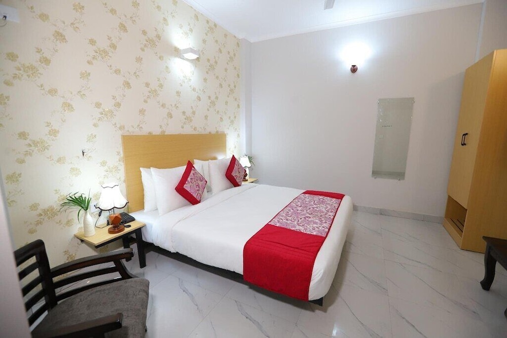 hotel the anvi residency sector 132