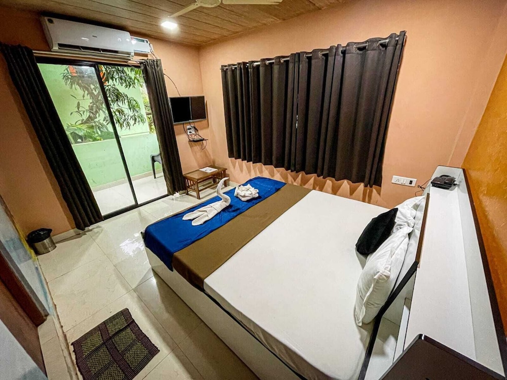 hotel krish baga